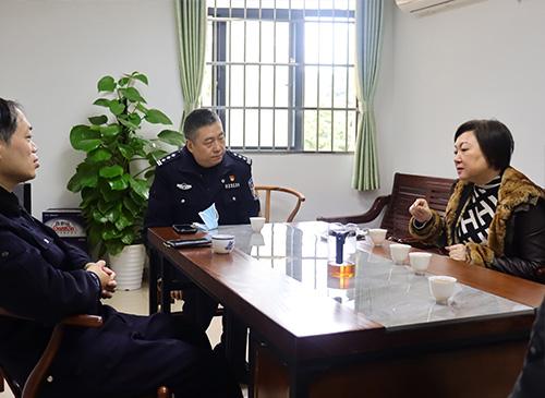 加强党建共建，亲昵警企关系